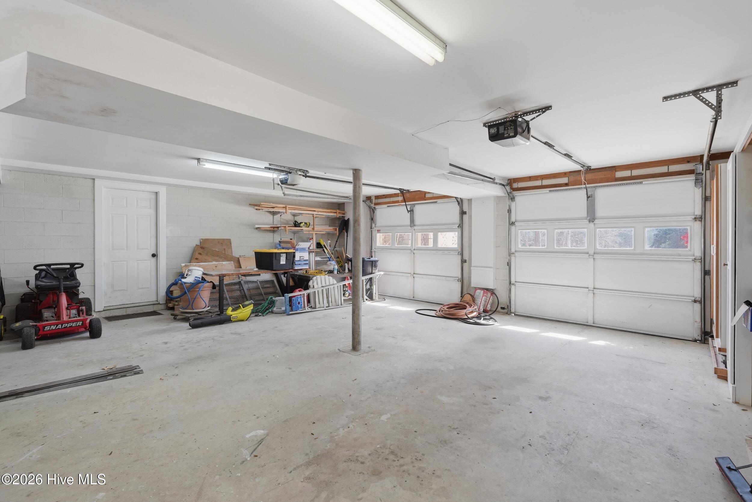 606 Ravenswood Road