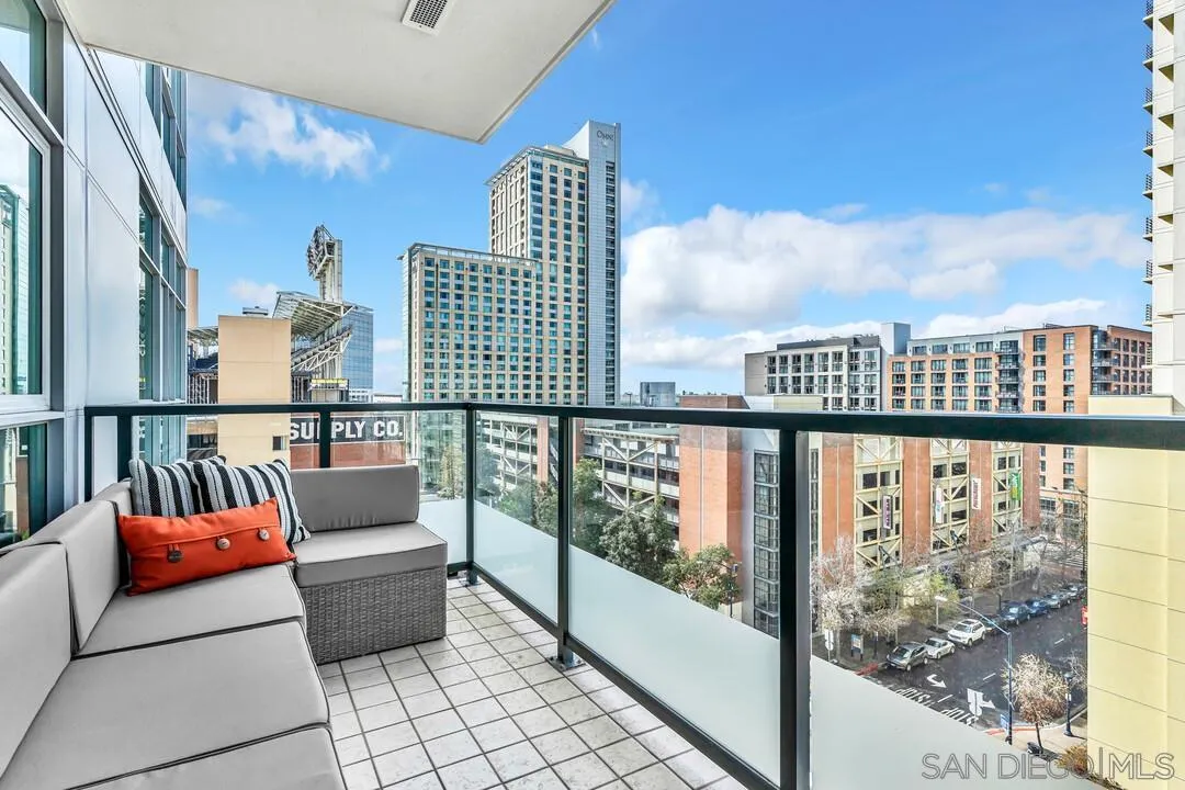 325 7th Ave Unit 705