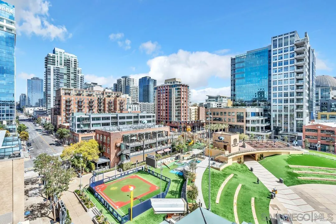 325 7th Ave Unit 705