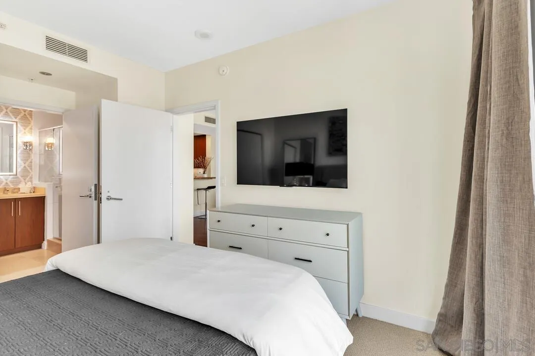 325 7th Ave Unit 705