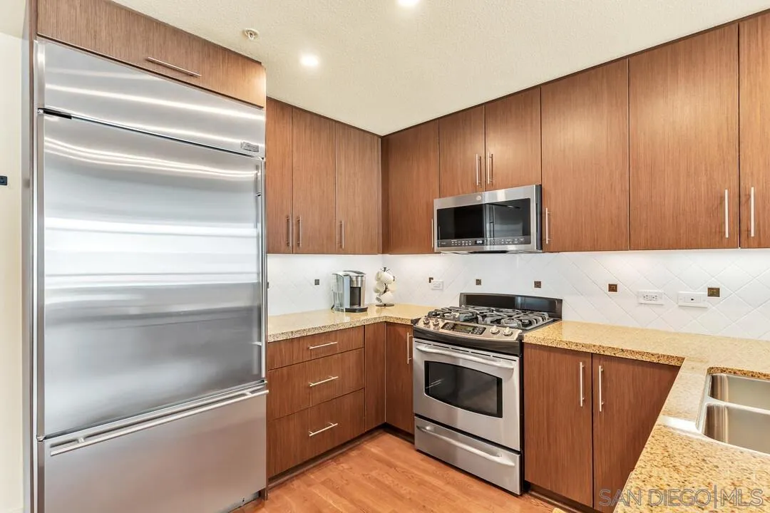 325 7th Ave Unit 705