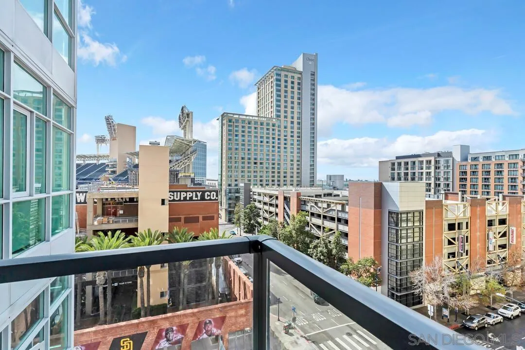 325 7th Ave Unit 705