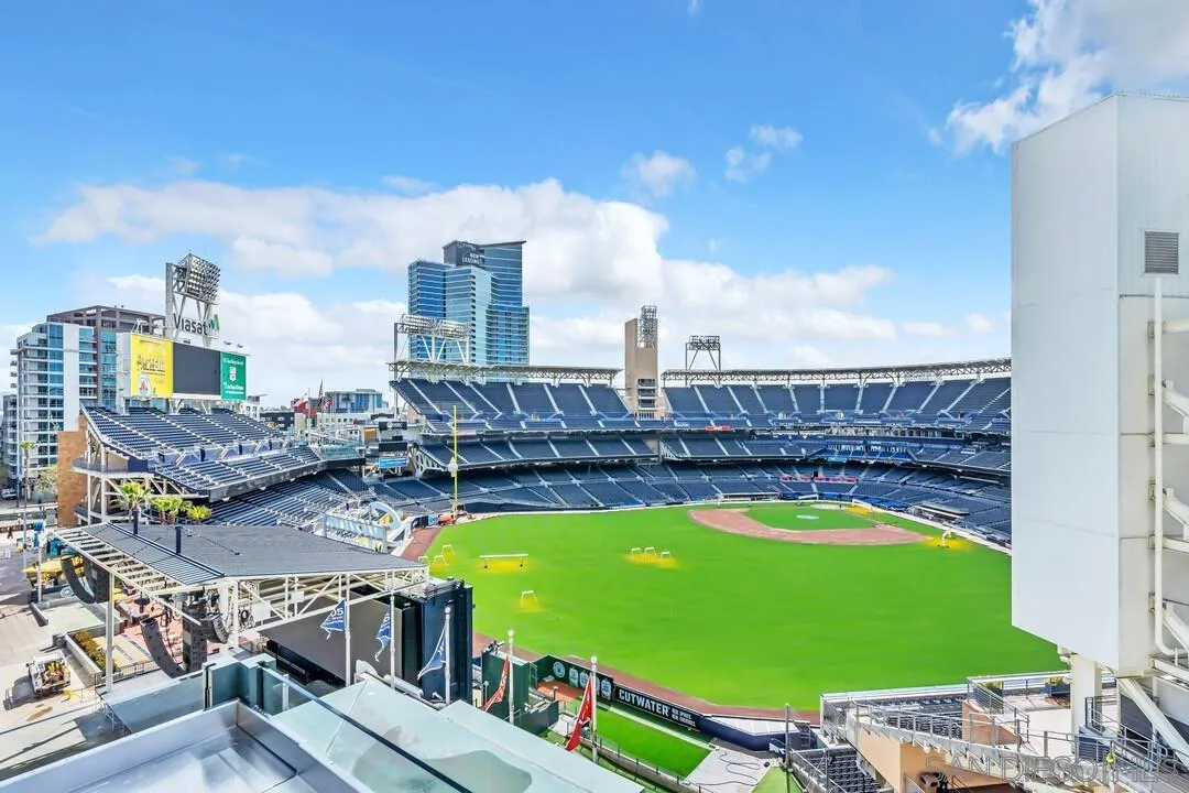 325 7th Ave Unit 705