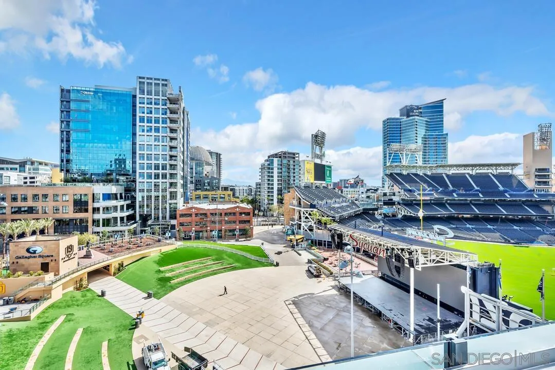 325 7th Ave Unit 705