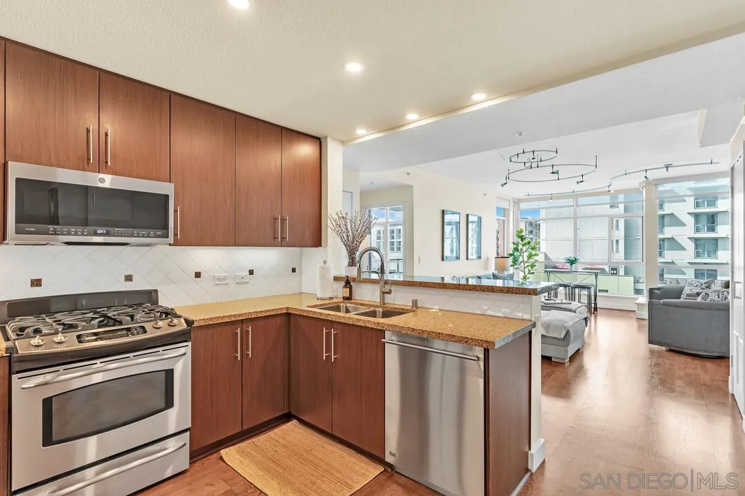 325 7th Ave Unit 705