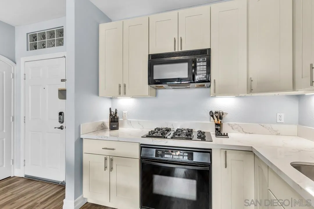 525 11th Ave Unit 1208