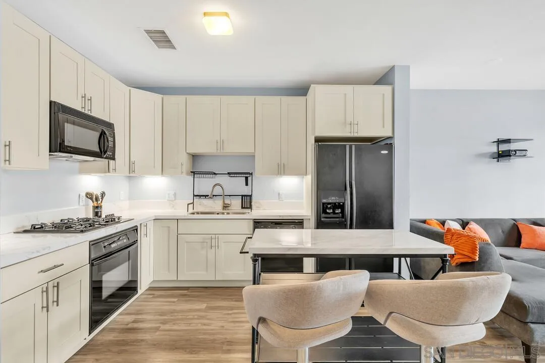 525 11th Ave Unit 1208