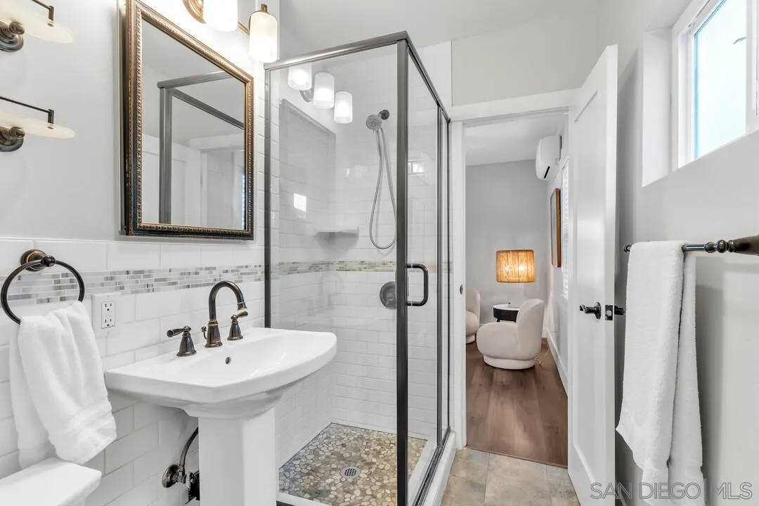 3468 Meade Ave