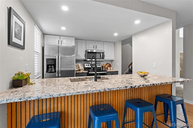 1034 W Peakview Circle
