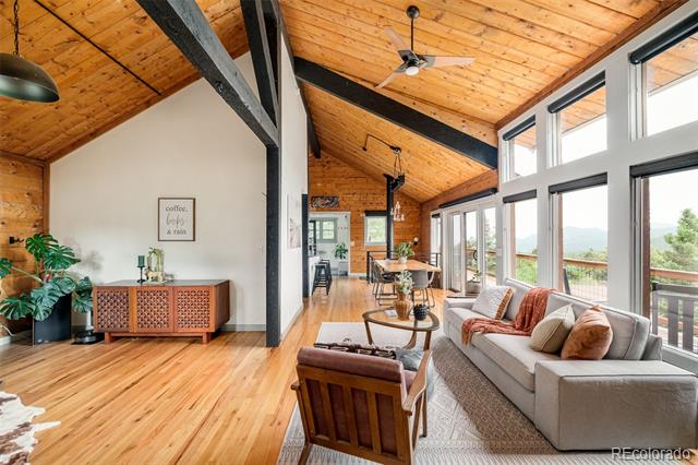 1414 Mountain Pines Road