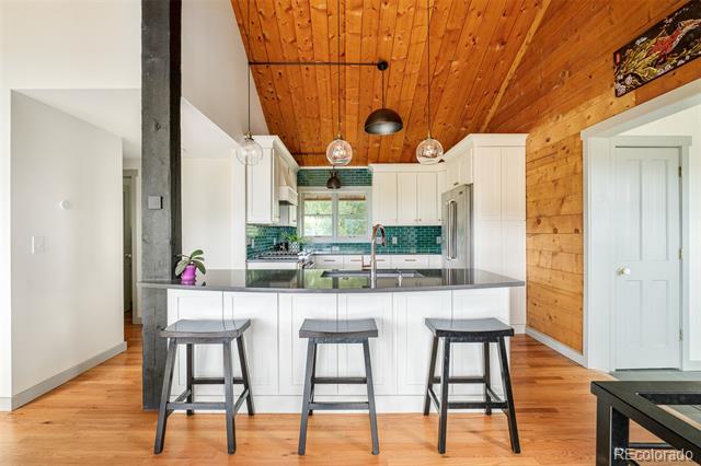 1414 Mountain Pines Road