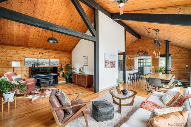 1414 Mountain Pines Road