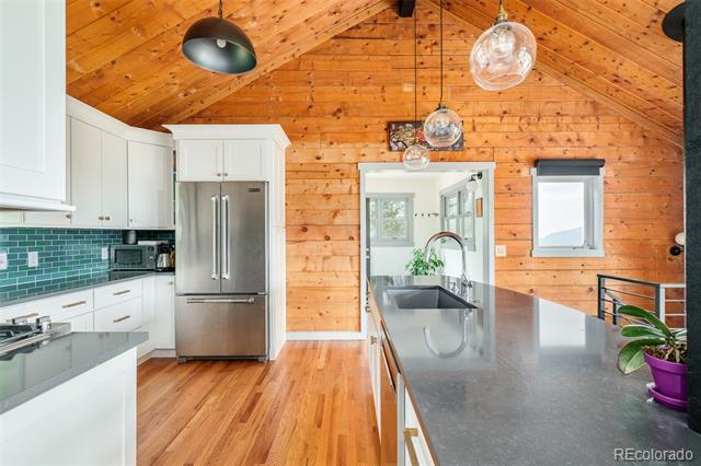 1414 Mountain Pines Road