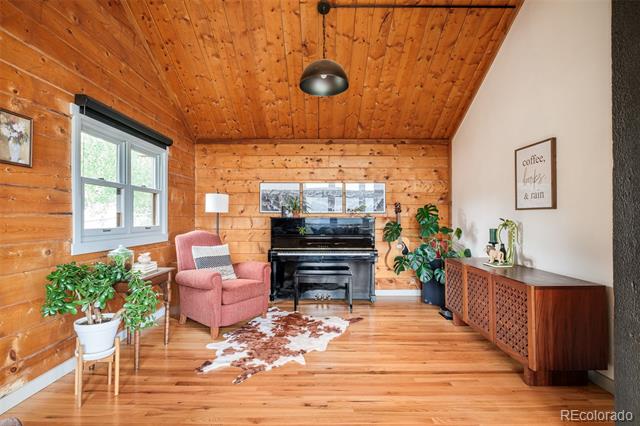 1414 Mountain Pines Road