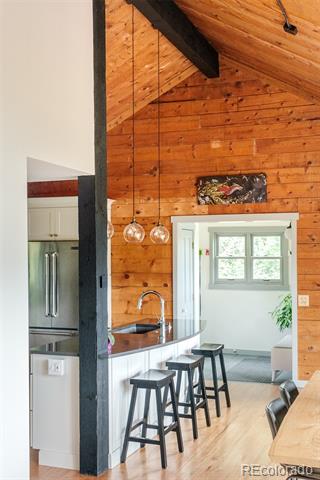 1414 Mountain Pines Road