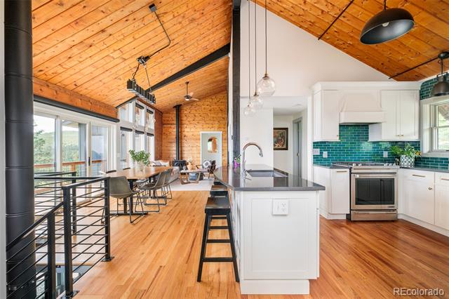 1414 Mountain Pines Road
