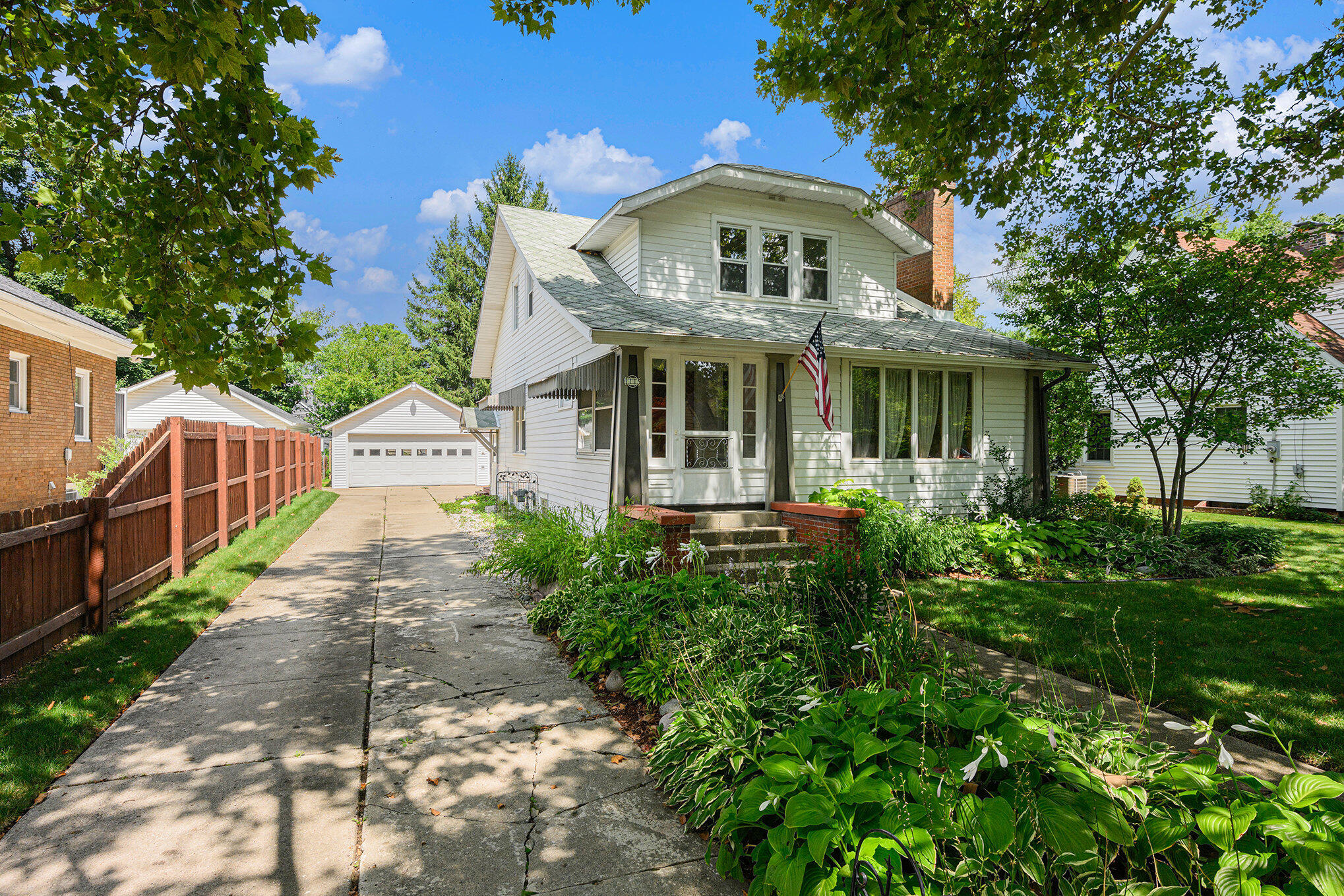 1115 Cambridge Drive
