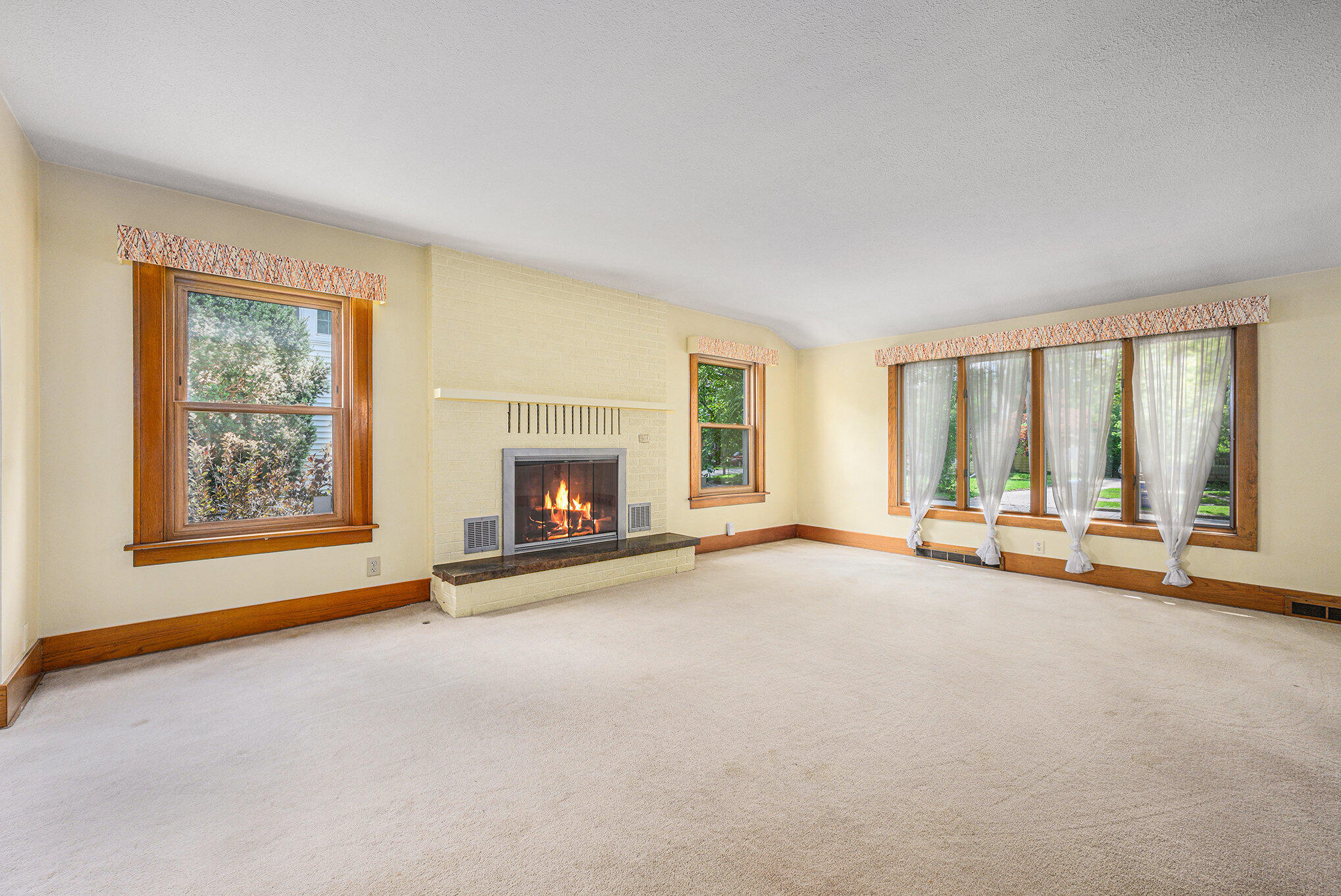 1115 Cambridge Drive