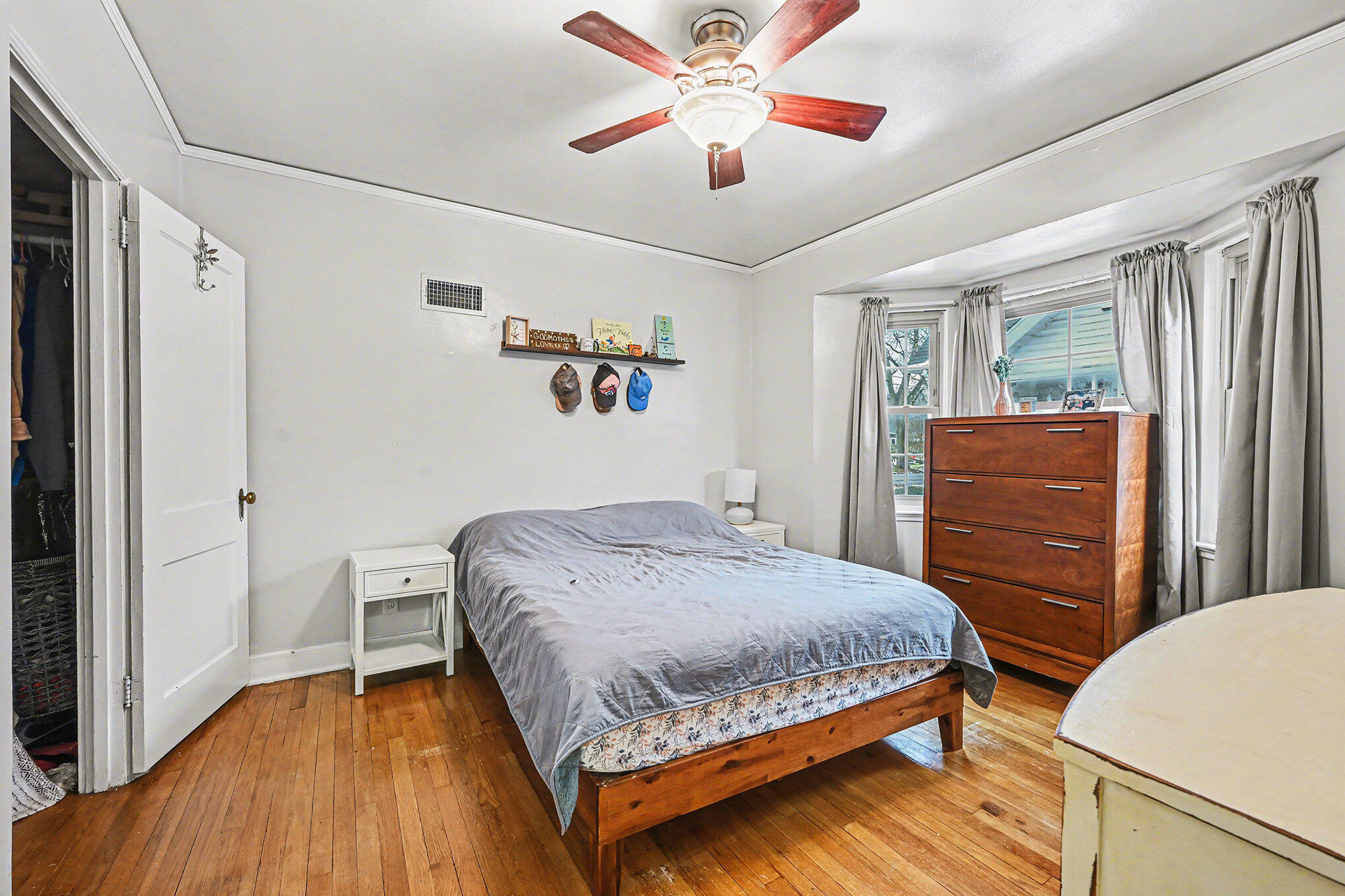 1221 Cambridge Drive