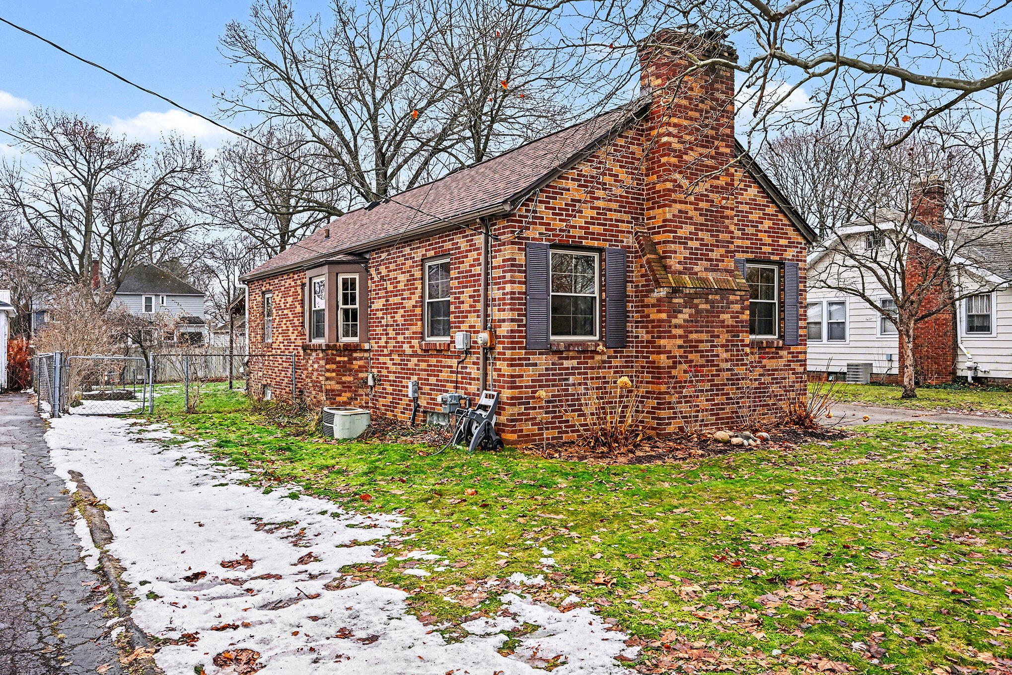 1221 Cambridge Drive