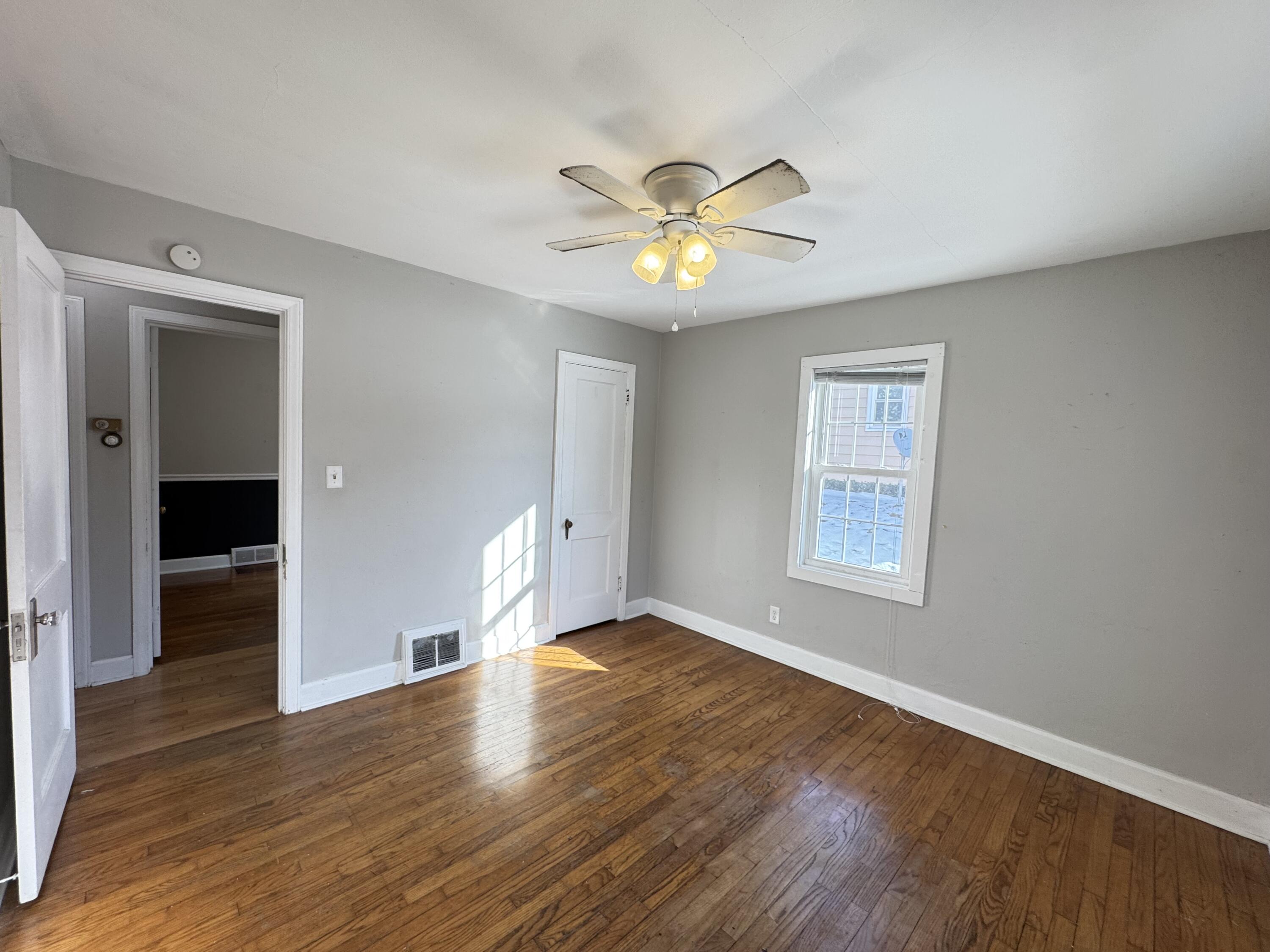 309 E Oak Grove Avenue