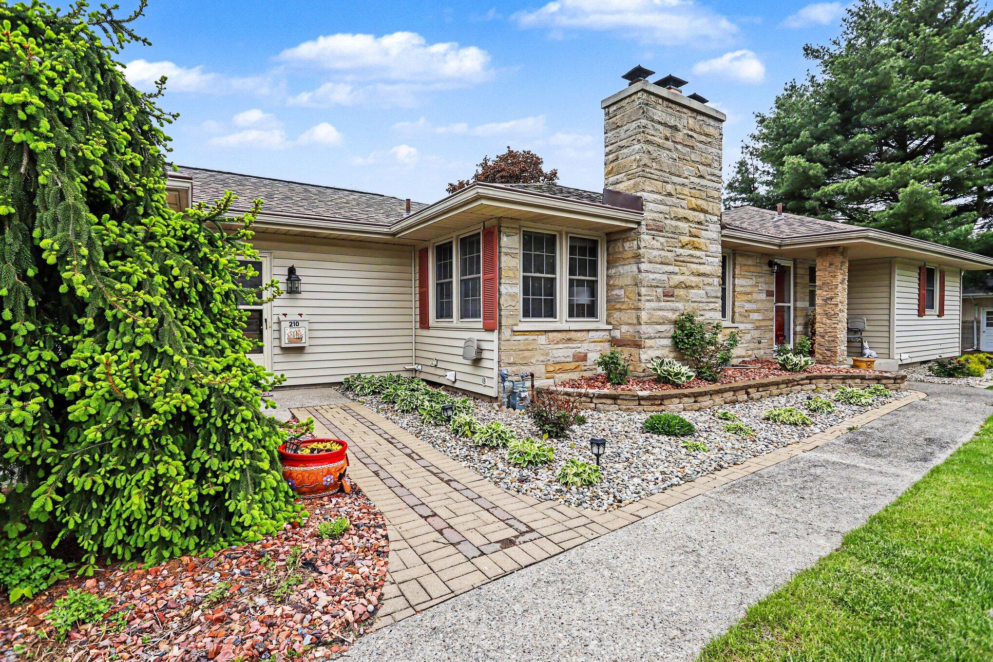 210 Maplecrest Avenue