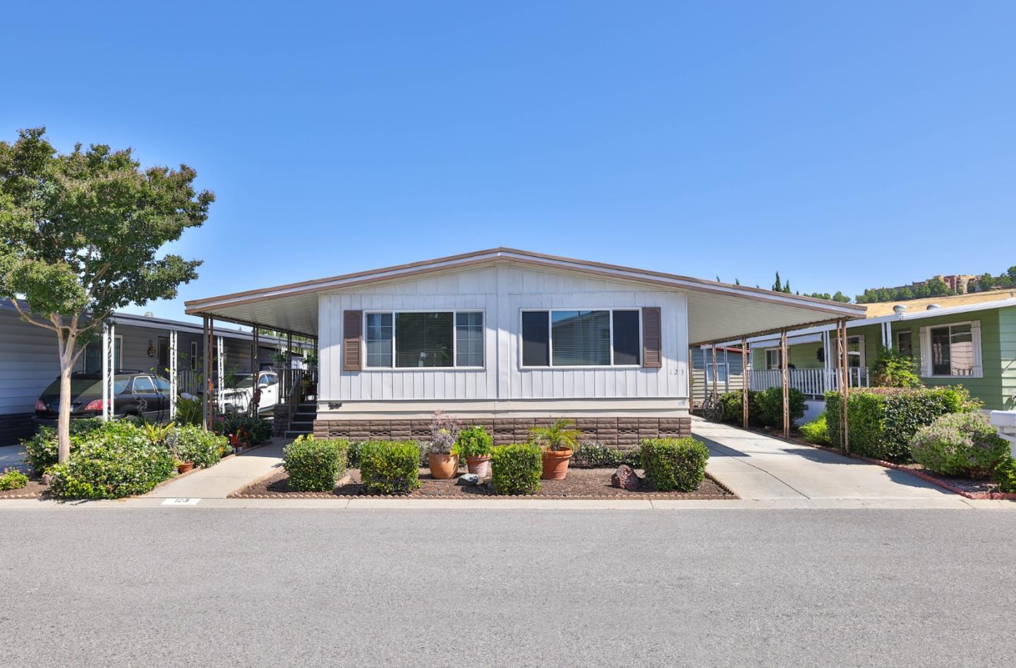 123 Mountain Springs Drive Unit: 123