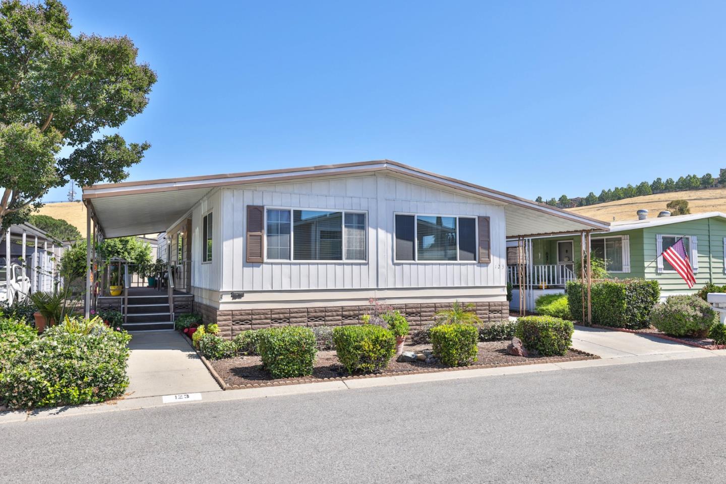 123 Mountain Springs Drive Unit: 123