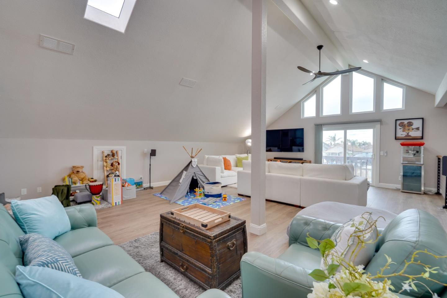 1944 Windward Point