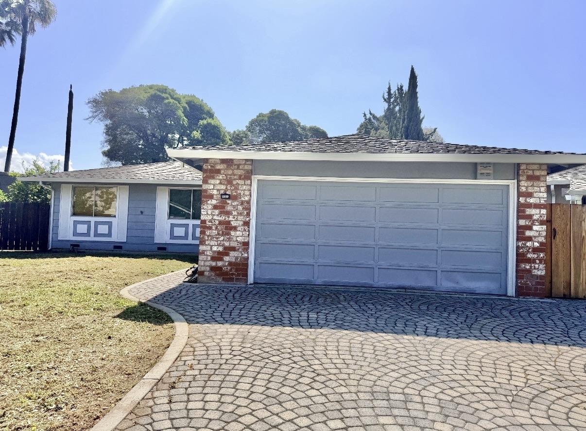 2030 Sierra Wood Drive