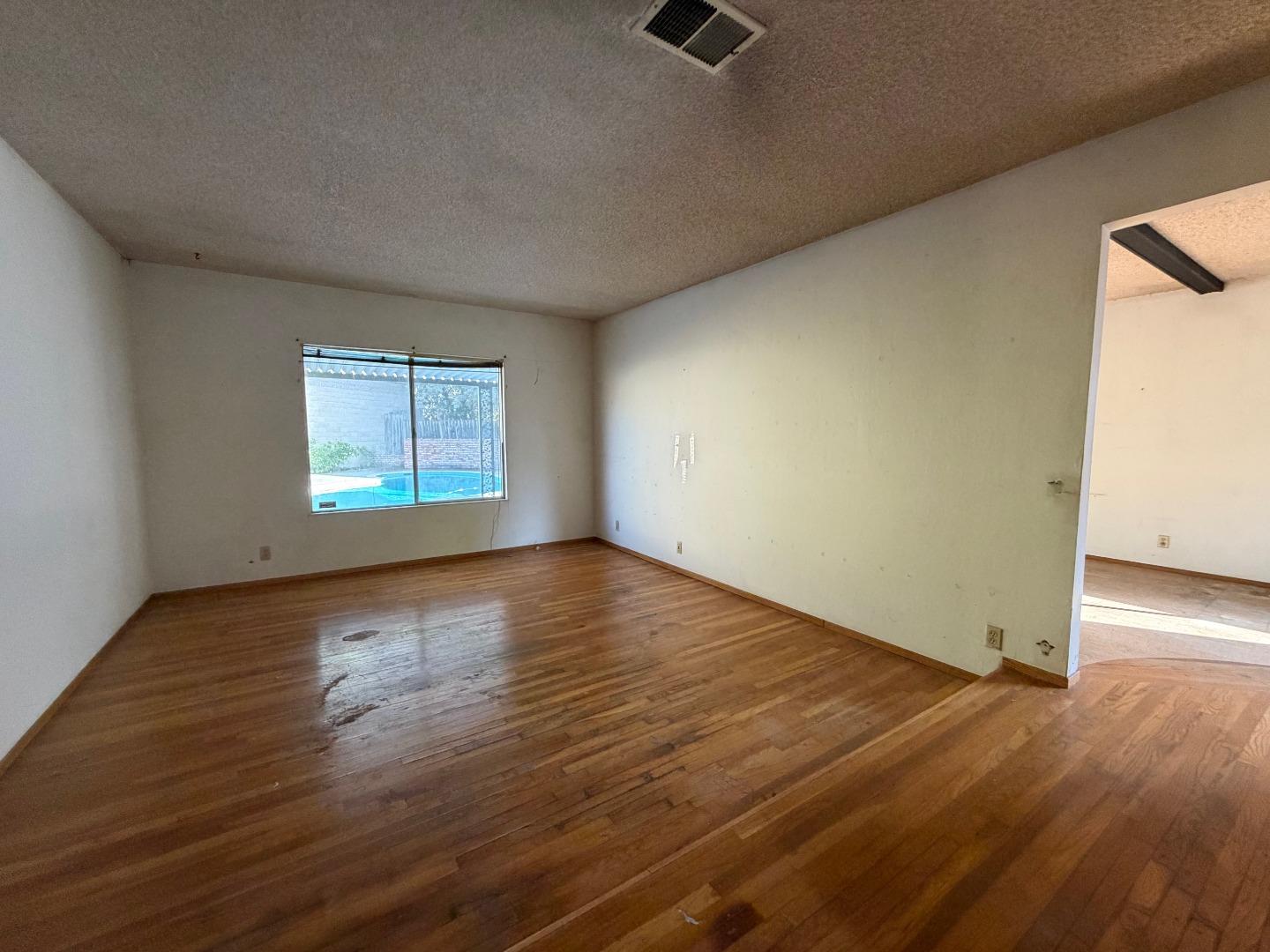 2030 Sierra Wood Drive