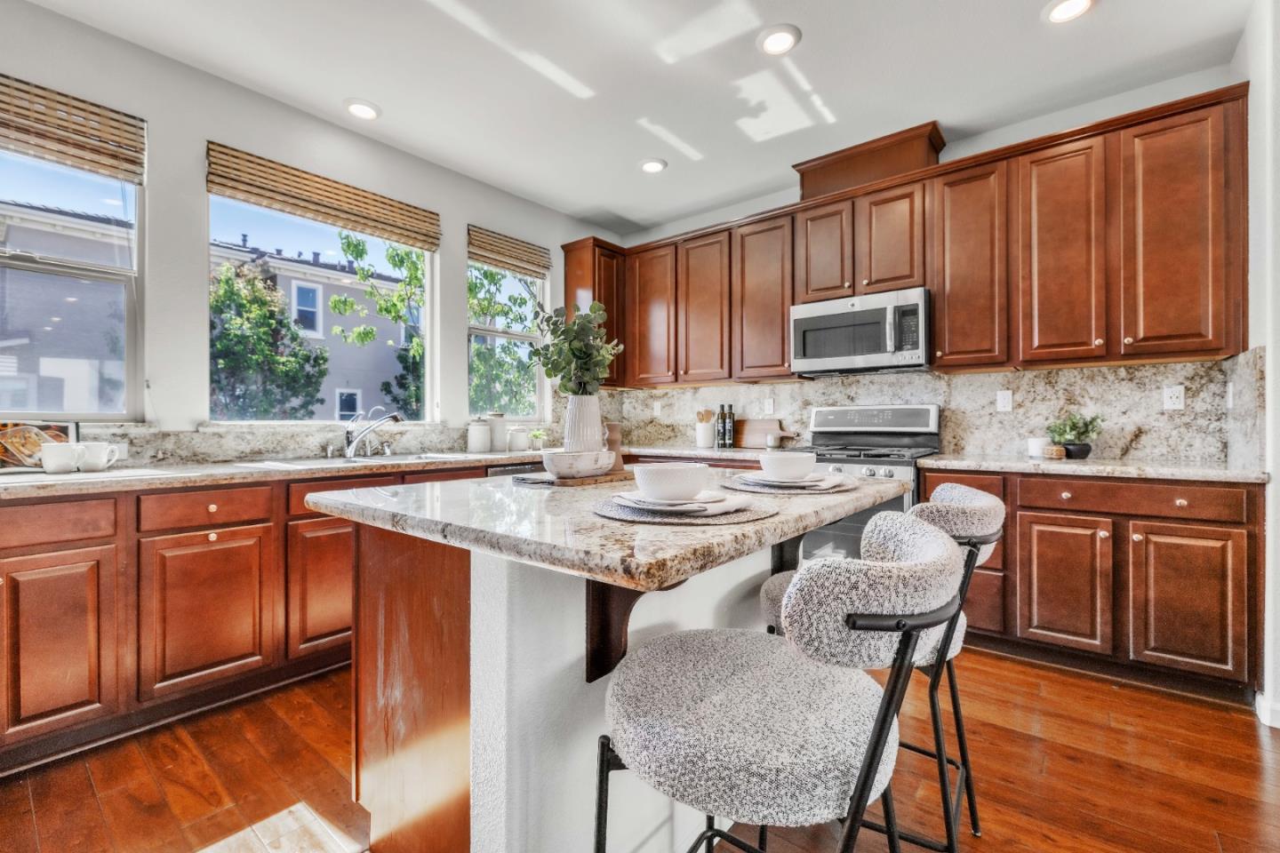 2757 Ferrara CIR