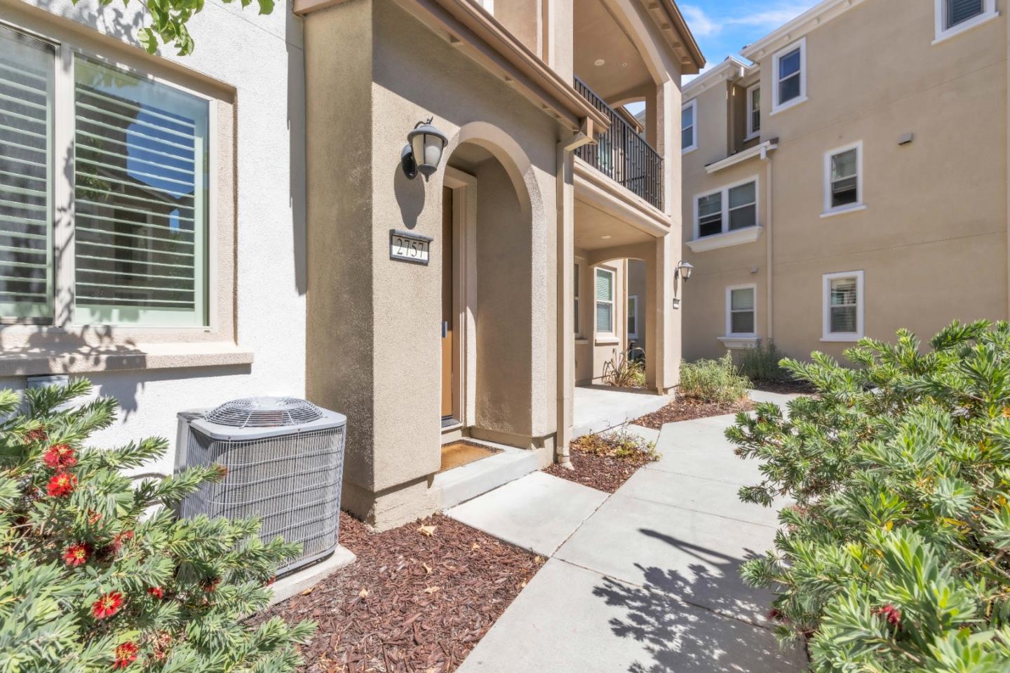 2757 Ferrara CIR