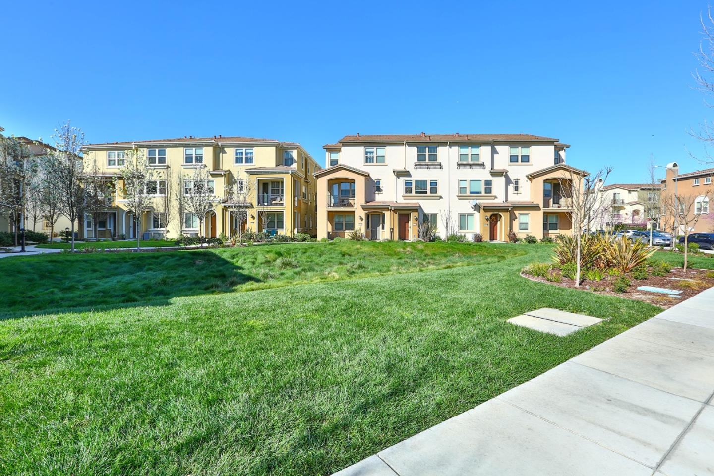 2757 Ferrara CIR