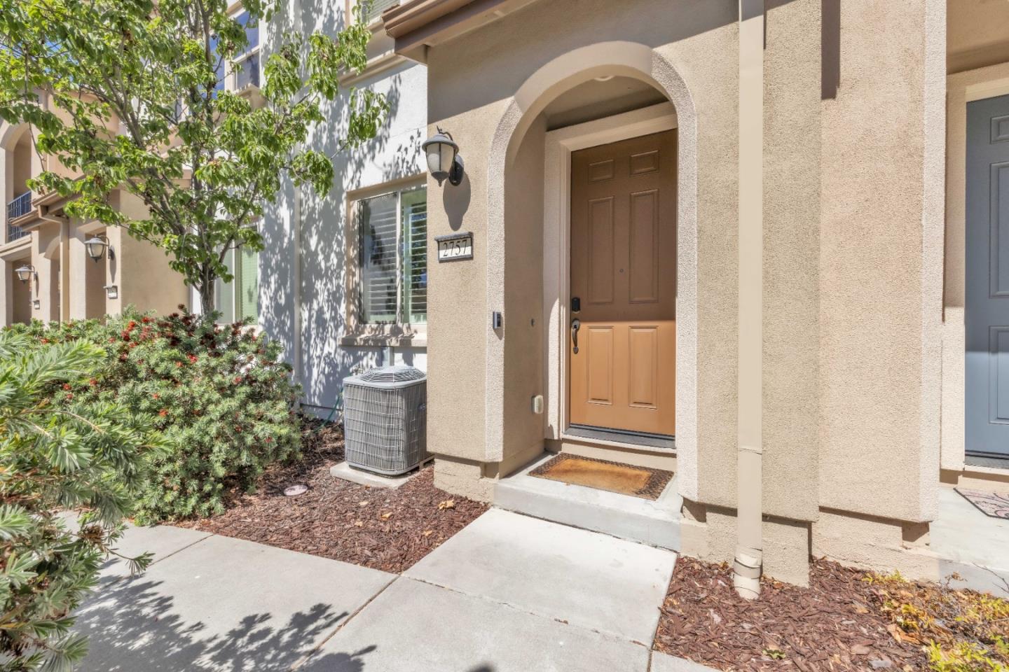2757 Ferrara CIR