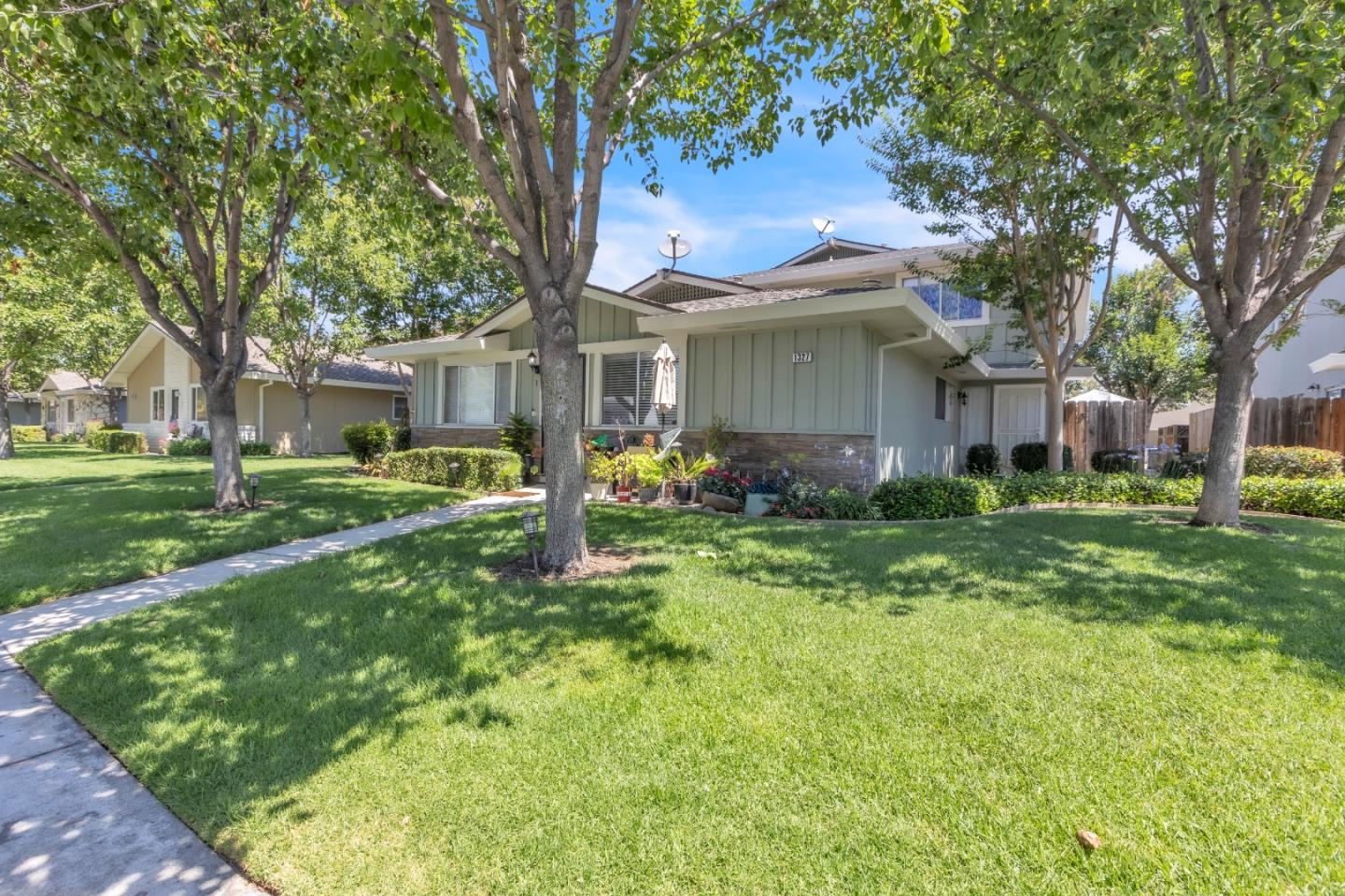 1327 Scossa AVE 4