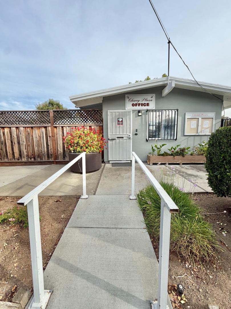 1327 Scossa AVE 4