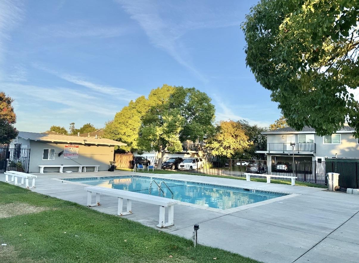 1327 Scossa AVE 4