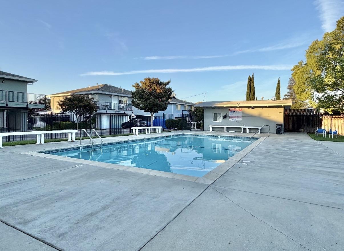 1327 Scossa AVE 4