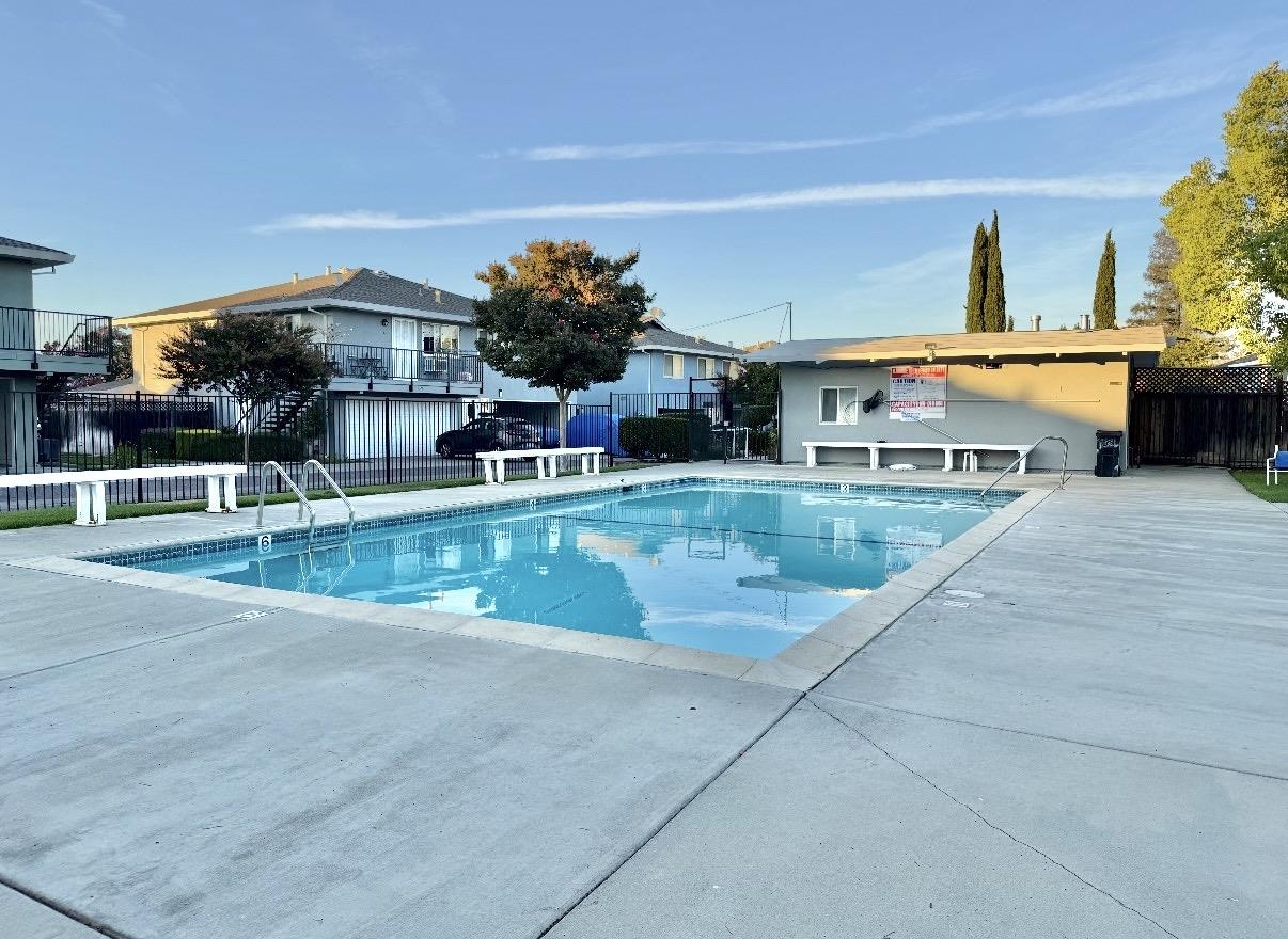 1327 Scossa AVE 4