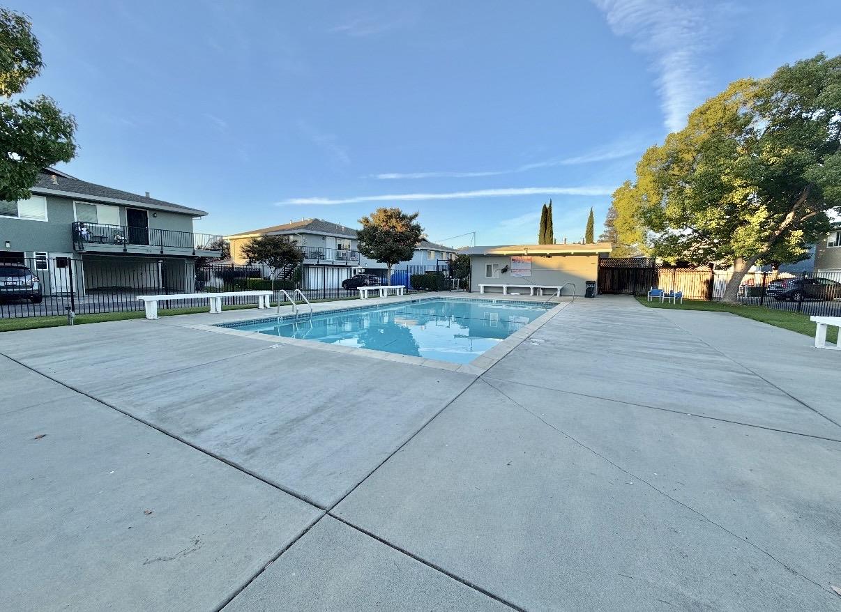 1327 Scossa AVE 4