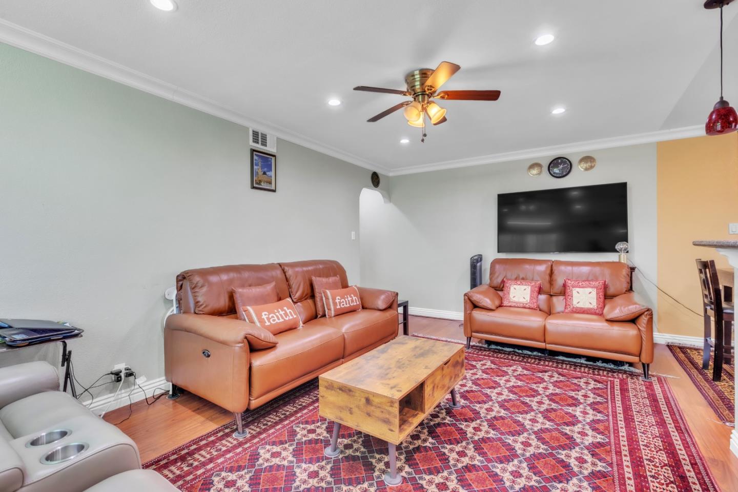 1327 Scossa AVE 4