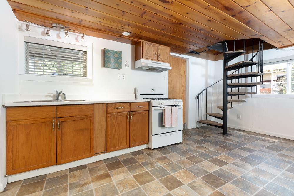 250 Brackney RD