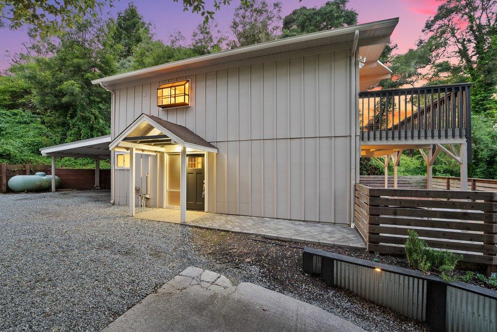 704 Encino DR