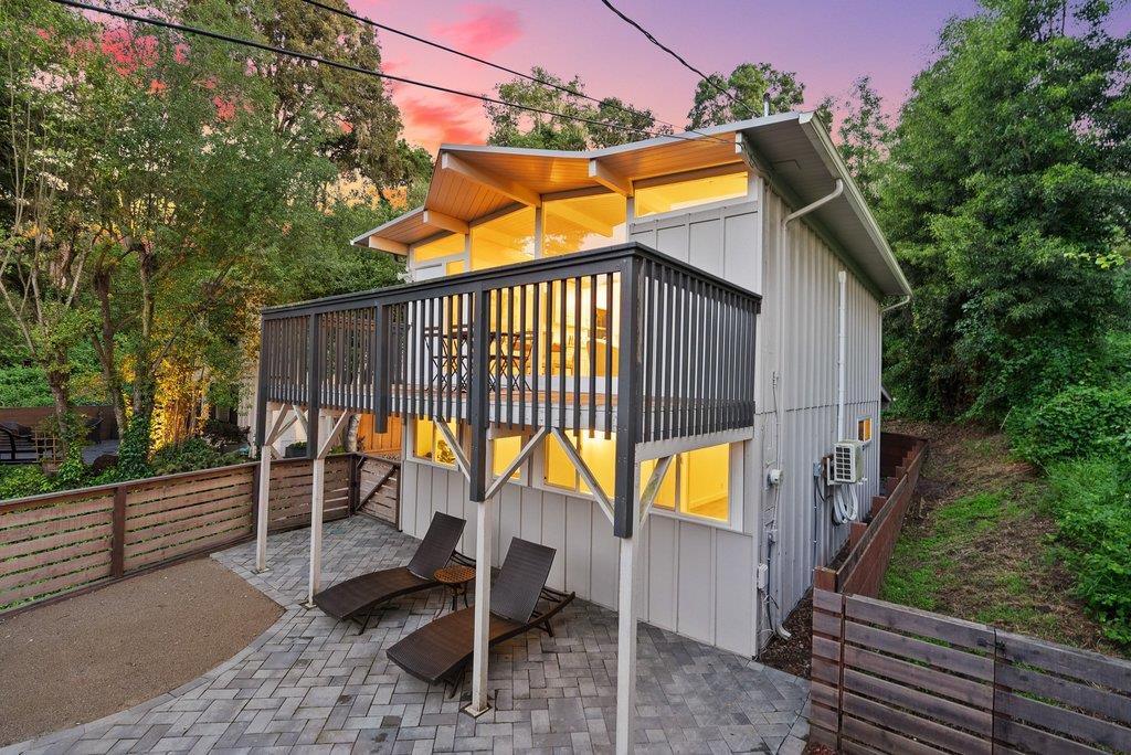 704 Encino DR