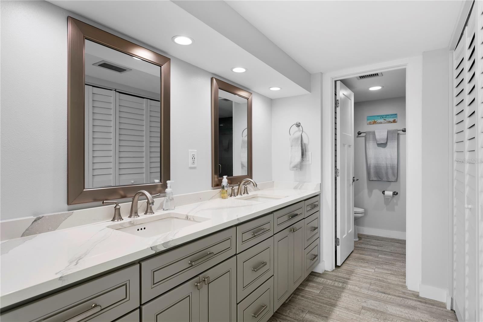 500 TREASURE ISLAND CSWY #704