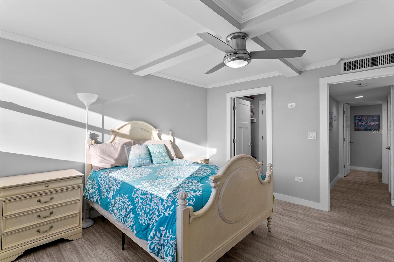 500 TREASURE ISLAND CSWY #704