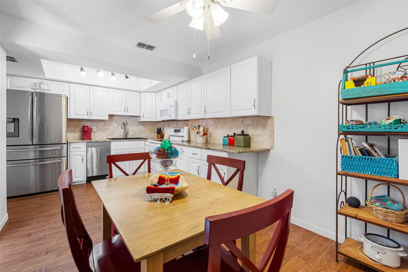 1150 ORANGE TREE CIR E #D