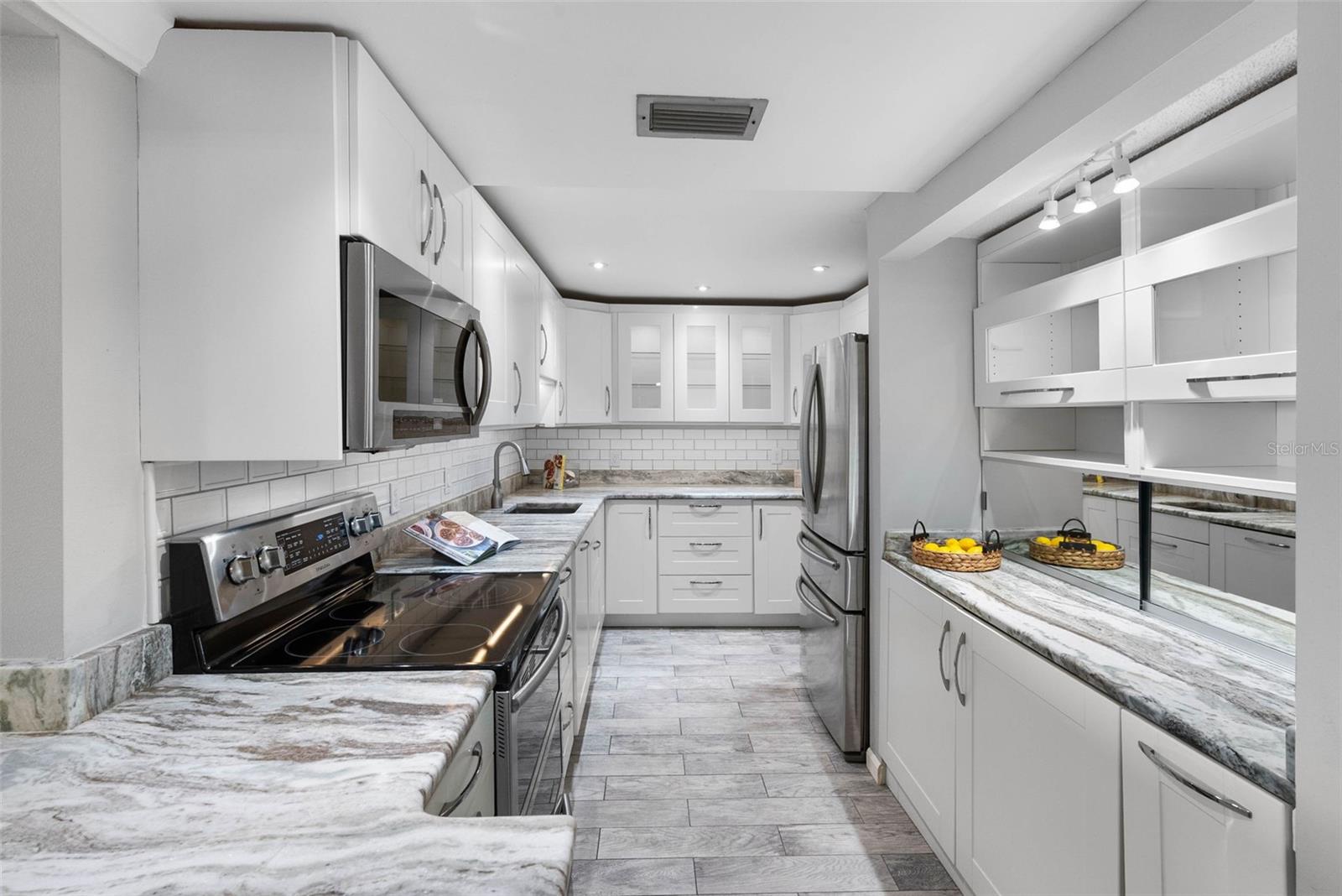 2700 BAYSHORE BLVD #9405