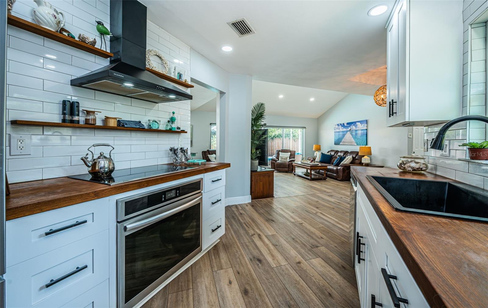 18 BEL FOREST DR
